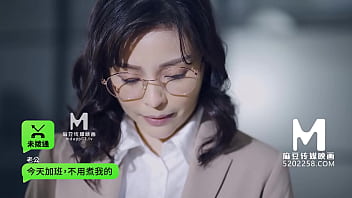 亚洲美女钟婉冰在热门色情视频中。